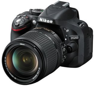 Nikon D5200 + 18-140 mm VR