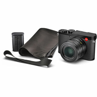 Leica Q2 Traveler Kit