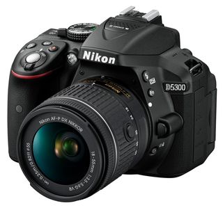 Nikon D5300 + 18-55 mm AF-P VR + 55-200 mm VR II černý
