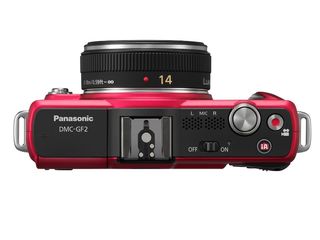 Panasonic Lumix DMC-GF2 červený + 14 mm
