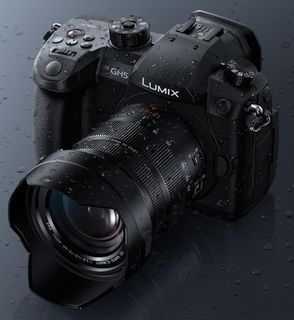 Panasonic Lumix DC-GH5 + 12-60 mm Leica DG f/2,8-4