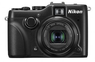 Nikon CoolPix P7100 + 16GB karta + brašna + ministativ + poutko na ruku!