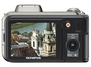 Olympus SP-600UZ stříbrný + 2GB karta + brašna Surrounder 100!