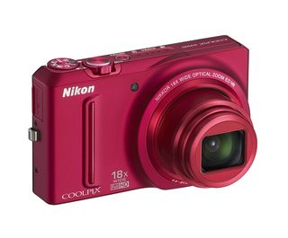 Nikon Coolpix S9100 červený