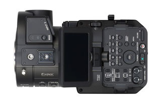 Sony NEX-FS700 + 18-200 mm f/3,5-6,3