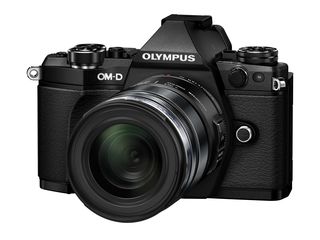 Olympus OM-D E-M5 Mark II + 12-50 mm černý - Zánovní!
