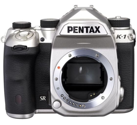 Pentax K-1 tělo stříbrný + grip D-BG6 + 2ks baterie D-Li90