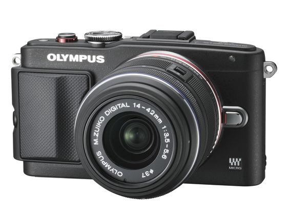 Olympus PEN E-PL6 + 14-42 mm II R + blesk + 40-150 mm R černý + 8GB karta + brašna BIIN 17 + utěrka!