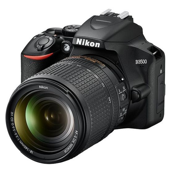 Nikon D3500 + 18-140 mm VR